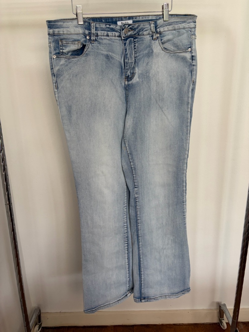 Light Blue Women's Flared Jeans - Classic Mid-Rise